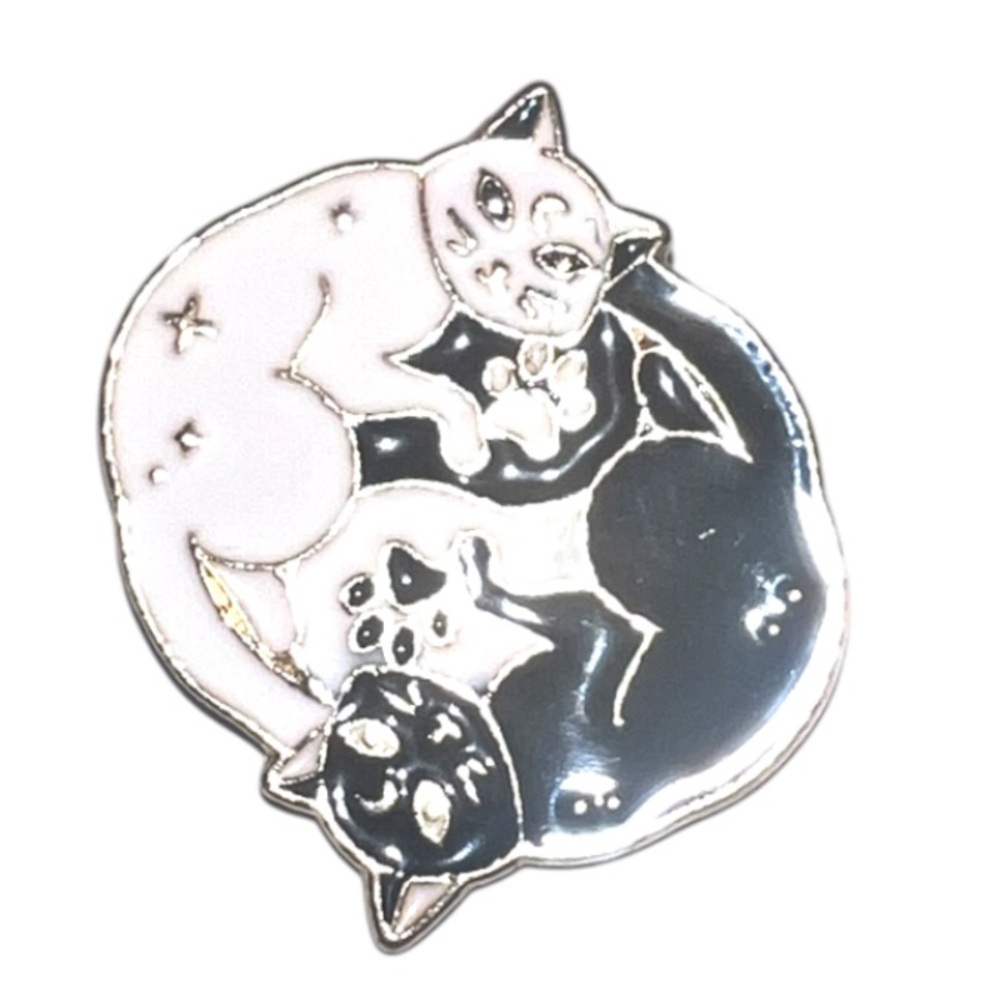 YIN YANG CATS ENAMEL PIN